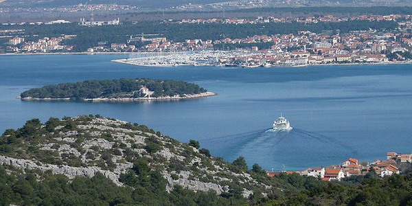 Panoramski pogled na Tkon, more i Biograd na moru